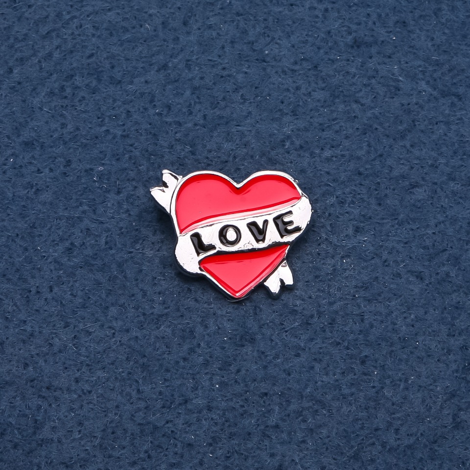 Broșă «Inimă» email roșu, culoare metalului «auriu»