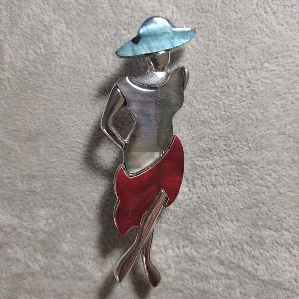 Broșă cu pandantiv «Doamnă cu sidef» 80x30 mm +