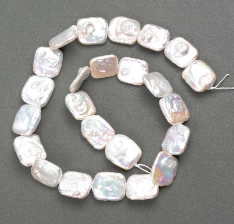 Perle baroce cu nuanța «benzină», diametru 15-17×13-16 mm, lungime 38 cm