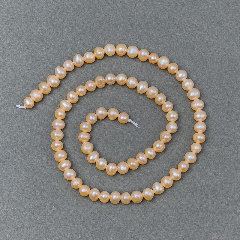Perle de râu piersică pe șnur, diametrul 5–6×5–4 mm, lungime 36 cm