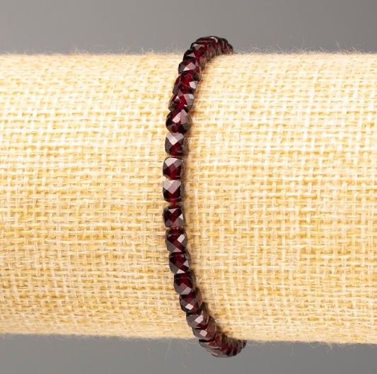 Brățară din granat, pietre naturale, cuburi tăiate, diametru 4 mm, lungime 18 cm (elastic)