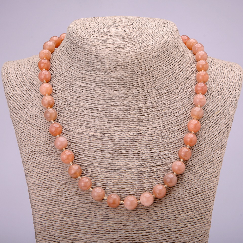 Colier din selenit natural, bile netede, diametru aproximativ 10 mm, lungime 48 cm