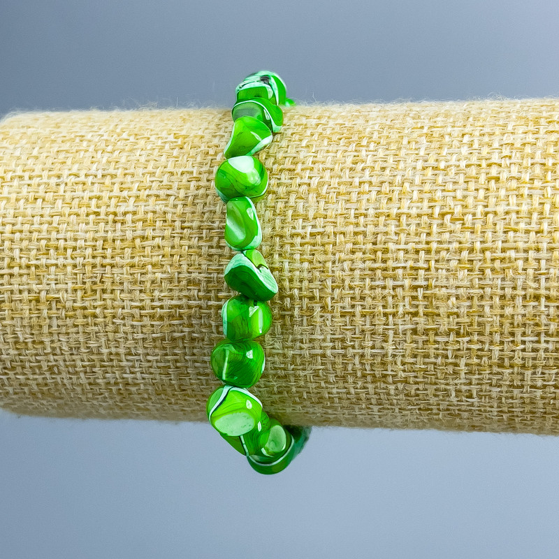 Brățară din sidef verde, fațetată, diametru aproximativ 8×6 mm, lungime 18 cm (elastic)