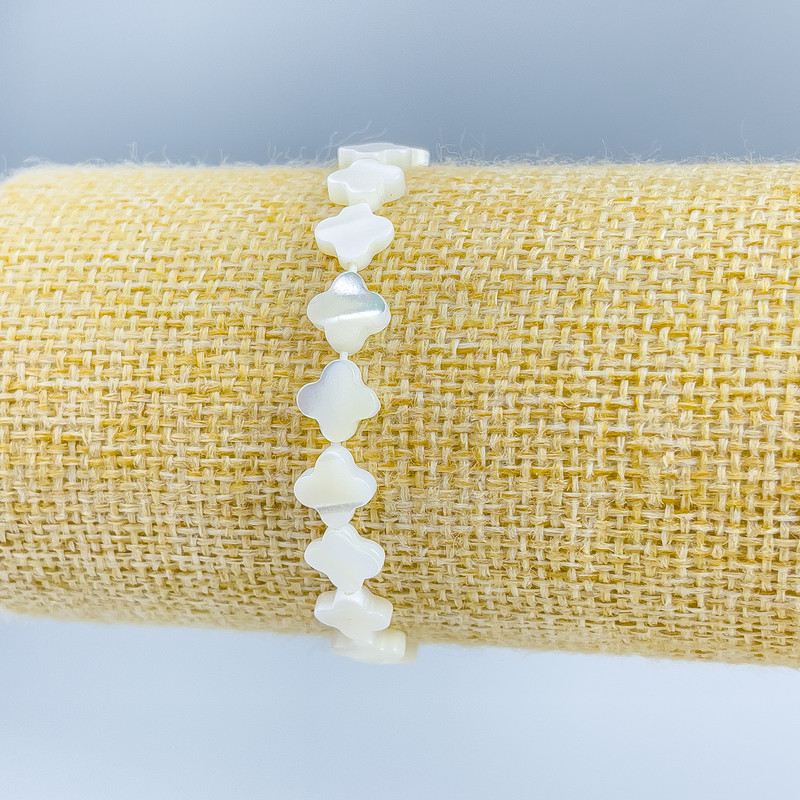 Brățară din sidef în formă de trifoi, diametrul 8×8×2 mm, lungimea 18 cm (elastic)