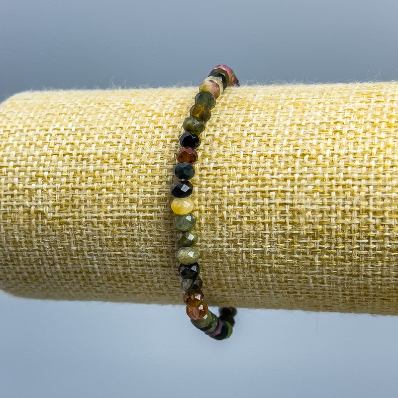 Brățară din turmalin natural, mărgele rondel tăiate, diametru 5x3 mm, lungime 18 cm (elastică)