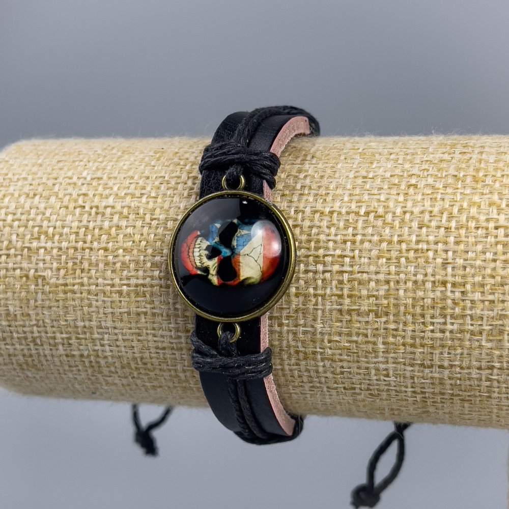 Brățară din piele ecologică cu craniu și steag, pe închidere reglabilă, 1 buc.