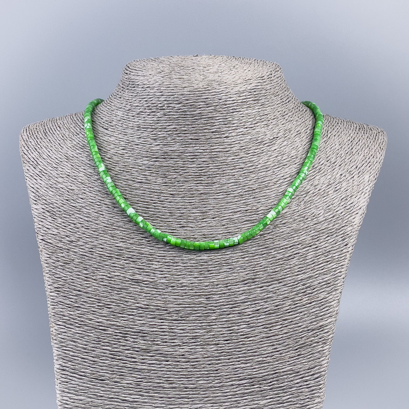 Colier-choker din sidef natural (tonat) verde, rondelle netede, diametrul 4x2 mm, lungime 48 cm