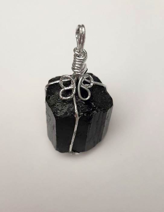 Pandantiv din piatră naturală turmalin Sherl, 27x16 mm +/- ramă argintie, forma poate varia