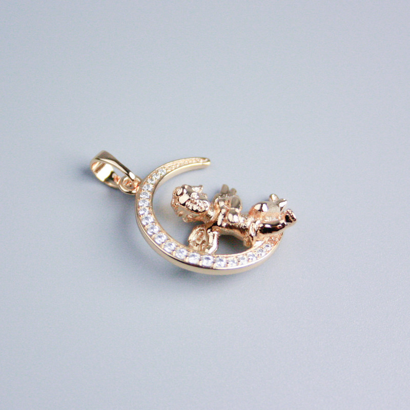 Pandantiv Xuping placare cu aur 18K – Înger pe lună cu cristale albe, diametrul 20 mm+