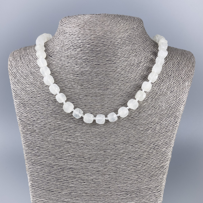 Colier din cristal de munte natural, piatră tăiată cub, diametru 9×9 mm, lungime 50 cm ±