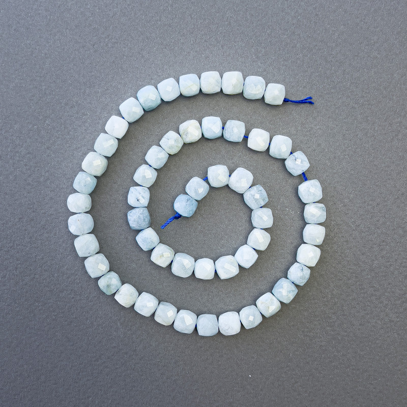 Mărgele din acvamarin natural, piatră tăiată în cub, diametrul 7×7 mm, lungime 39 cm, pe fir