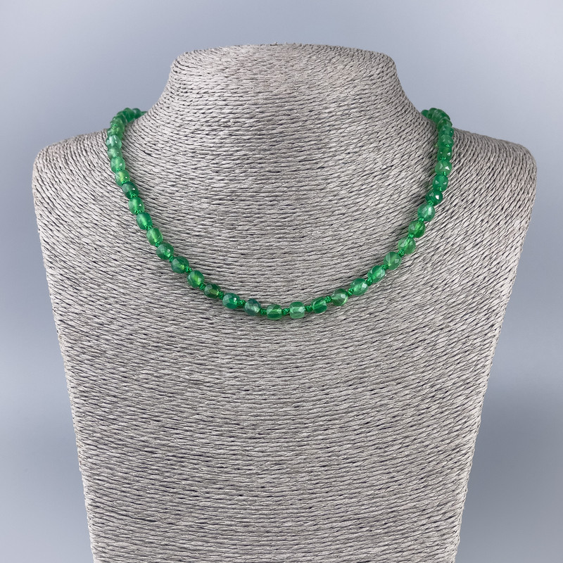 Colier din crizoprază, piatră naturală, cuburi tăiate, diametru aproximativ 5×5 mm, lungime 49 cm