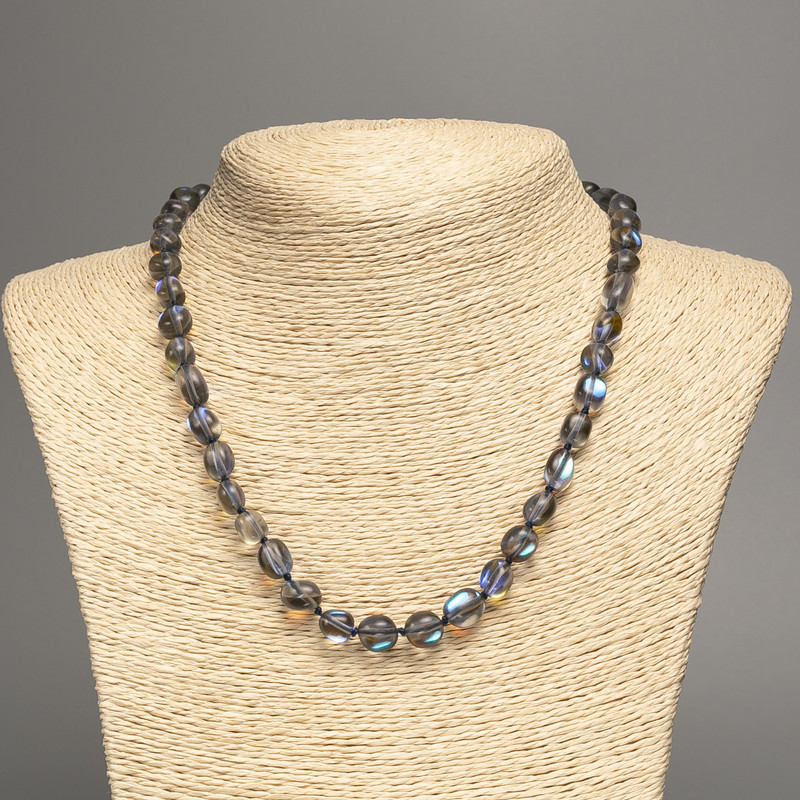 Colier din sticlă opală gri-albastru, în formă de lacrimă, diametrul 8x10 mm, lungime 50 cm