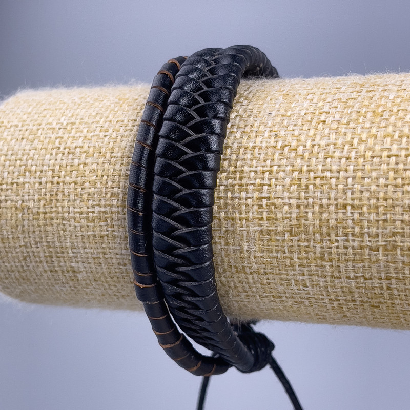 Brățară, lungime 18-25 cm, grosime 13 mm, piele ecologică, culoare neagră, cu închidere