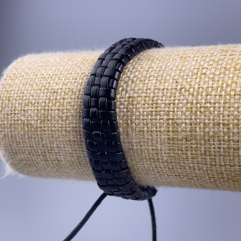 Brățară, lungime 18-25 cm, grosime 12 mm, piele ecologică neagră, închidere reglabilă