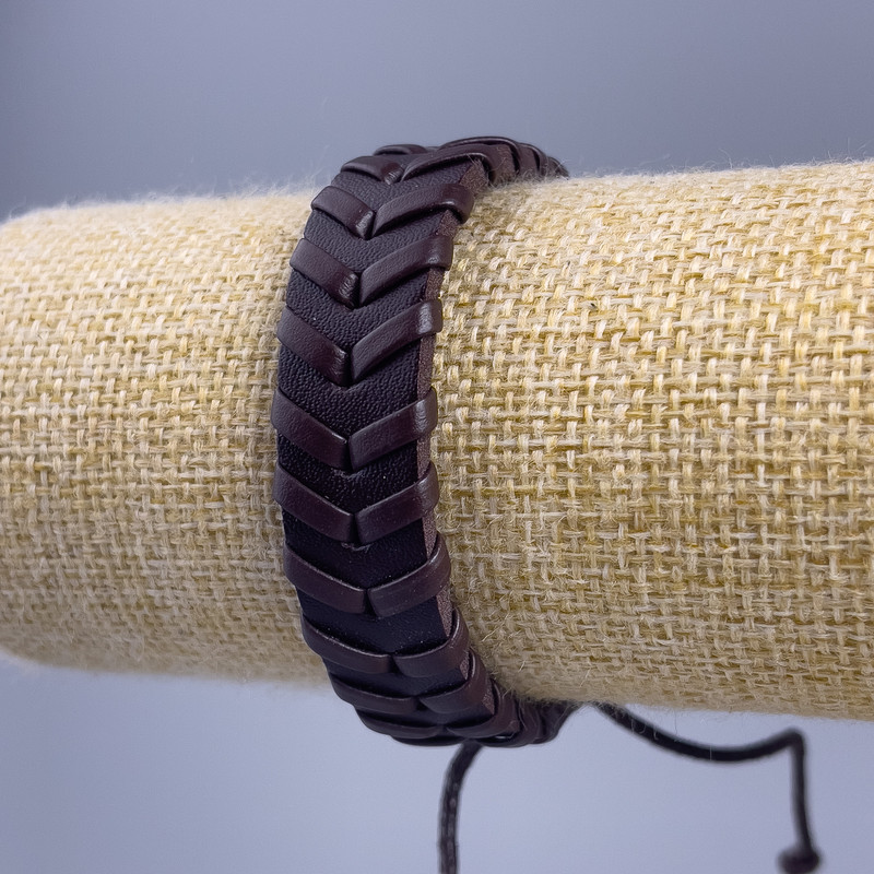 Brățară din piele ecologică maro, lungime 18-25 cm, grosime 14 mm, închidere reglabilă